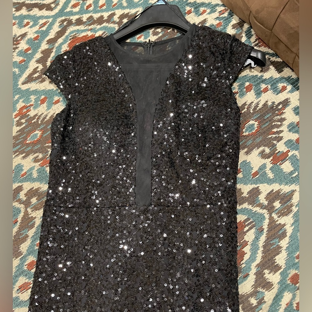 Beautiful sparkly black dress. Worn once for a wedding. Fits great !